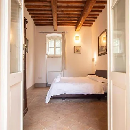 Cosy With Garden 아파트