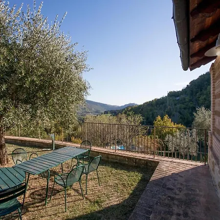 公寓 Cosy With Garden